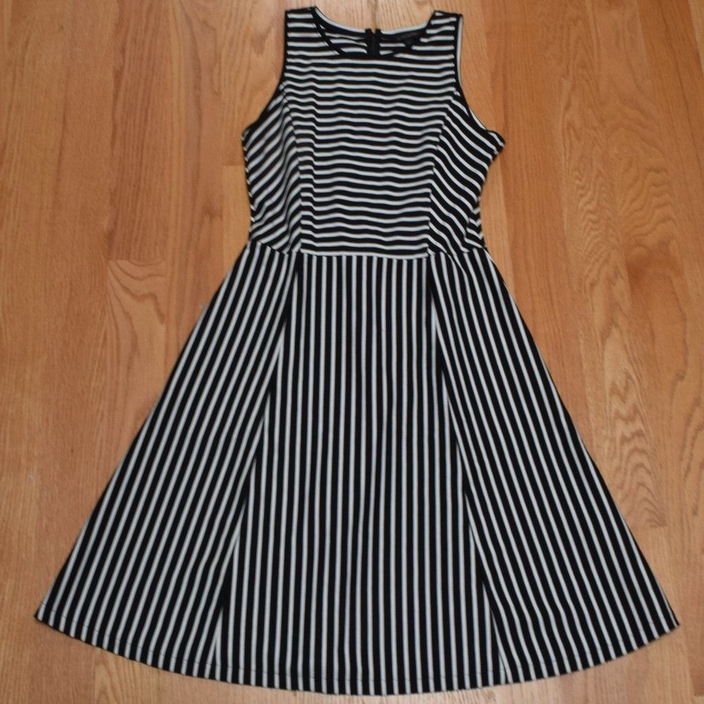 Banana Republic Striped Ponte Dress in Women's Size 6T - Picture 2 of 15